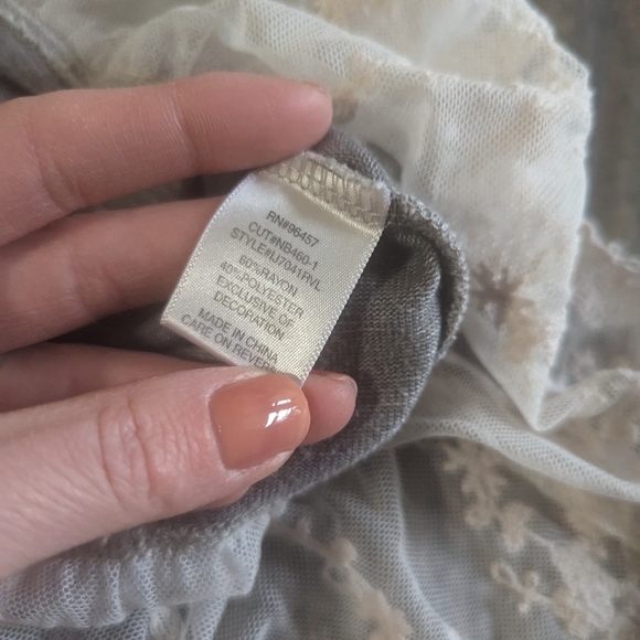 Love on a hanger- Grey Long sleeve blouse - Size Medium - Picture 4 of 4